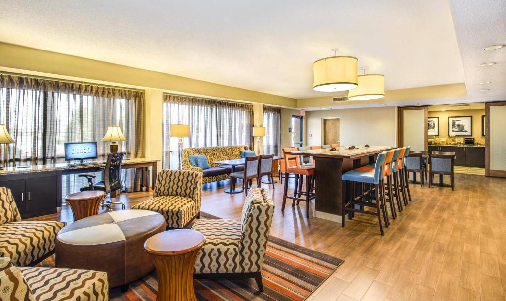 Hampton Inn Hotel Atlanta-Southlake - image 4