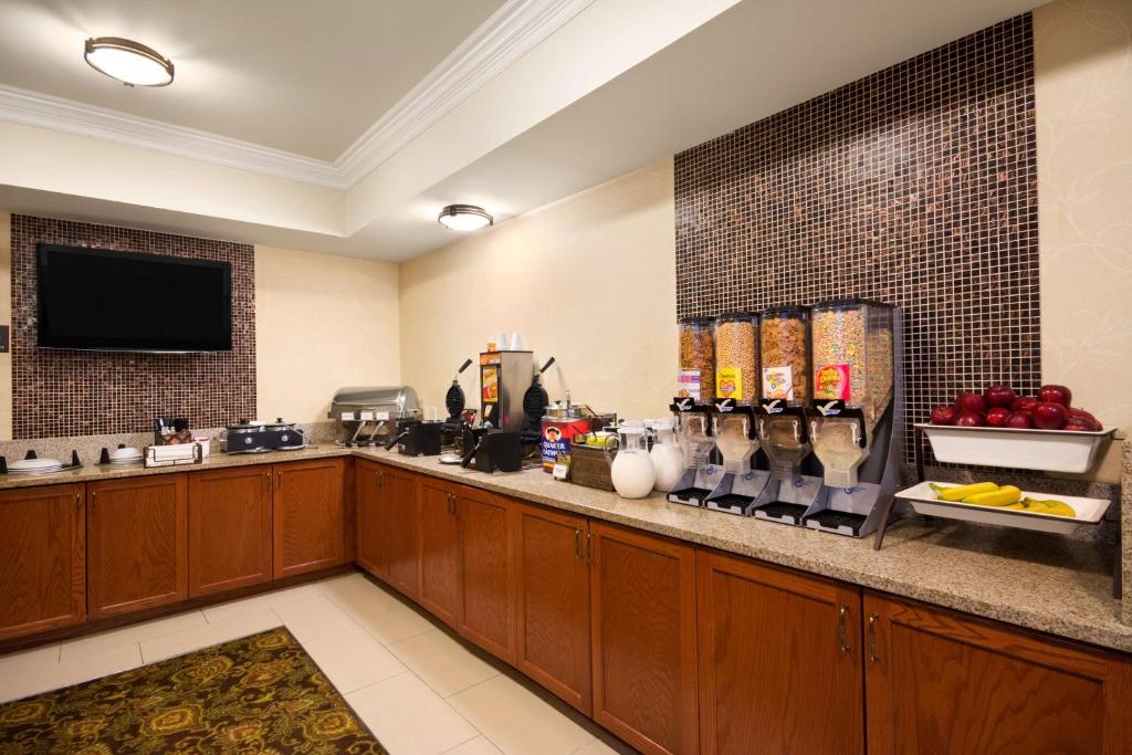 Country Inn & Suites by Radisson Atlanta I-75 South GA - image 7