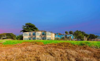 Captain's Inn at Moss Landing - image 12