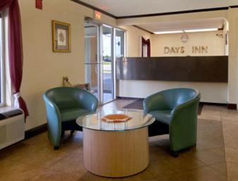 Days Inn by Wyndham Moss Point Pascagoula - image 3