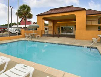 Days Inn by Wyndham Moss Point Pascagoula - image 7