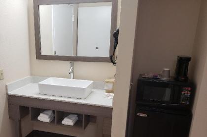 Red Roof Inn Moss Point - image 5