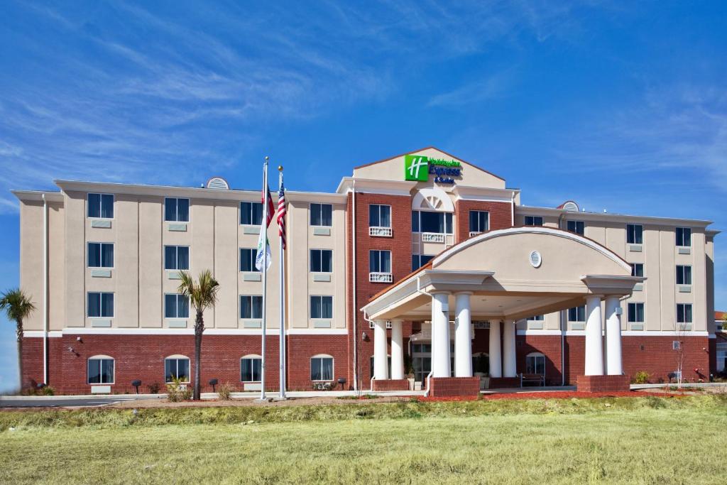 Holiday Inn Express & Suites Moultrie an IHG Hotel - main image