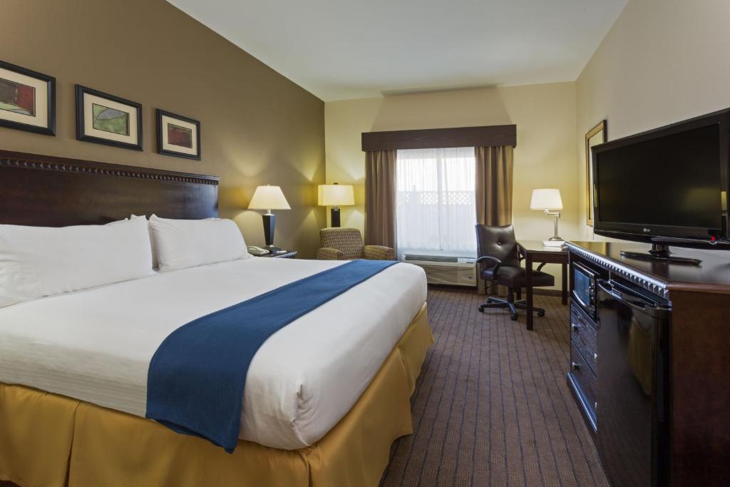 Holiday Inn Express & Suites Moultrie an IHG Hotel - image 4