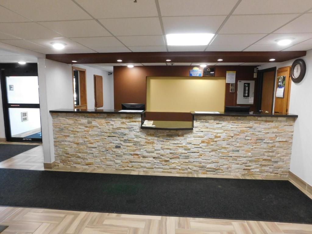 Days Inn by Wyndham Mounds View Twin Cities North - image 3