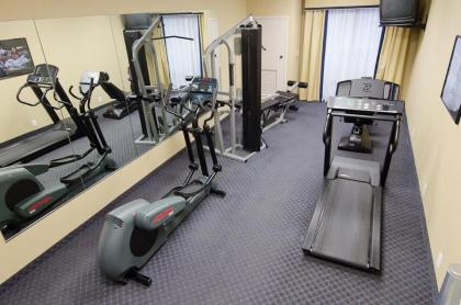 Hampton Inn Mount Airy - image 10