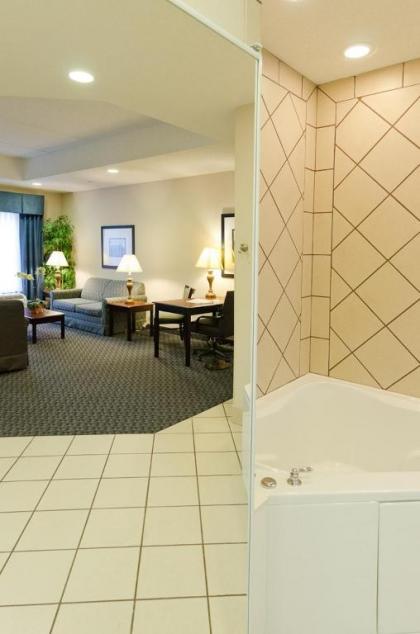 Hampton Inn Mount Airy - image 11