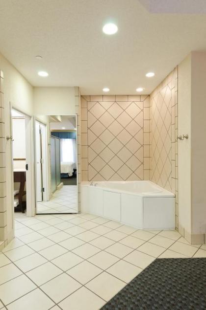 Hampton Inn Mount Airy - image 15