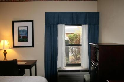 Hampton Inn Mount Airy - image 6