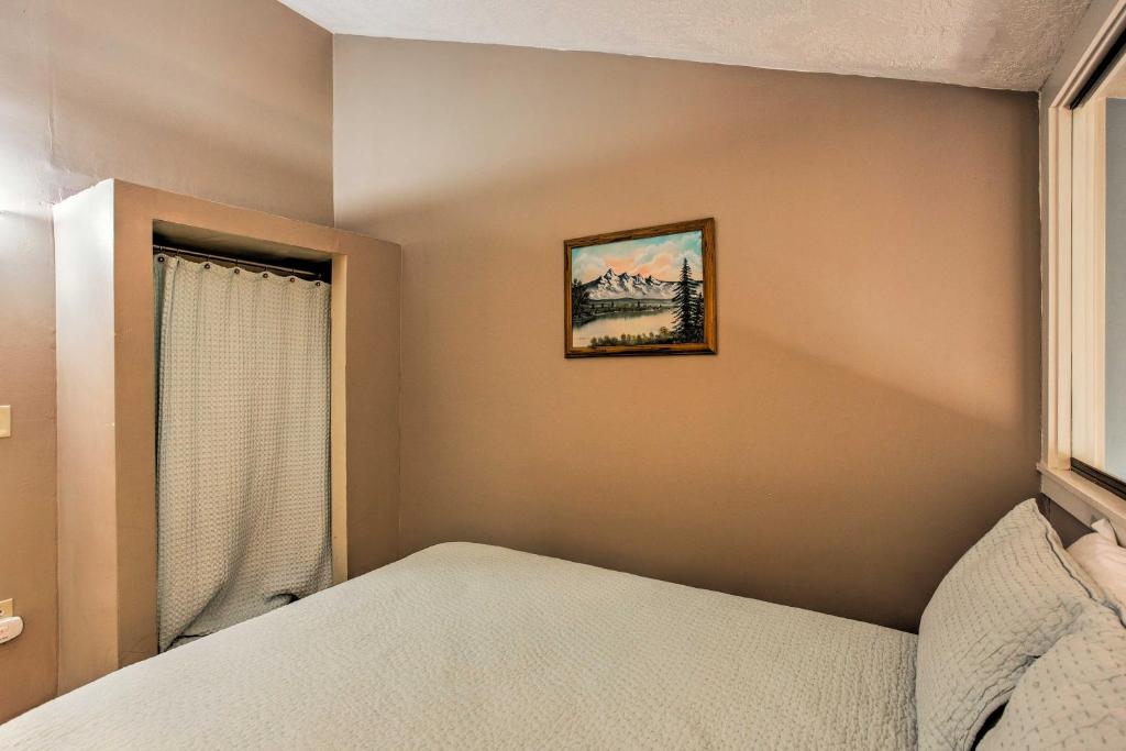 Cozy Condo with Porch Walk to Crested Butte Ski Lift - main image