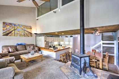 Cozy Condo with Porch Walk to Crested Butte Ski Lift - image 11