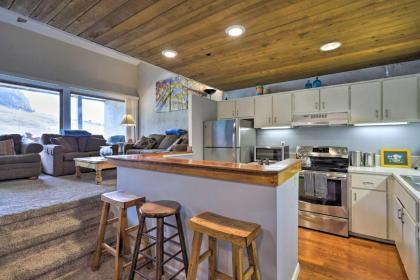 Cozy Condo with Porch Walk to Crested Butte Ski Lift - image 13