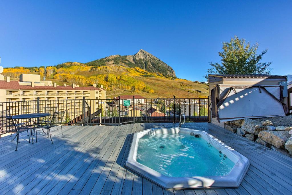 Cozy Condo with Porch Walk to Crested Butte Ski Lift - image 5