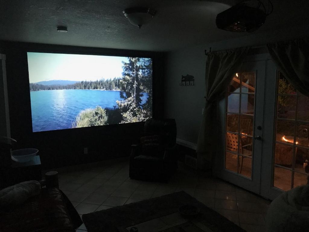 Cozy Home Theatre slps 6 - image 3