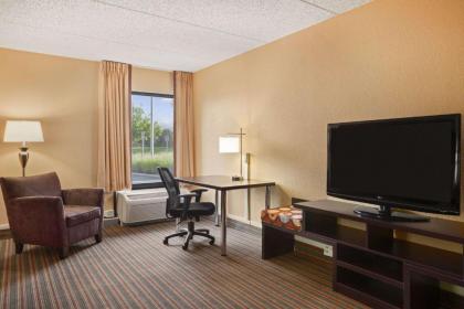 Super 8 by Wyndham Mount Laurel - image 10