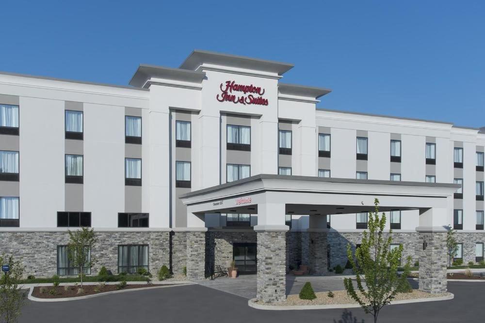 Hampton Inn & Suites Mount Laurel/Moorestown - image 3