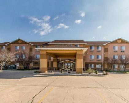 Quality Inn & Suites - image 9