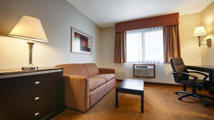 Best Western Mount Pleasant Inn - image 12