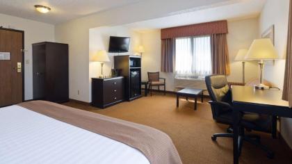 Best Western Mount Pleasant Inn - image 6