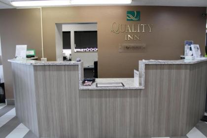 Quality Inn - image 14