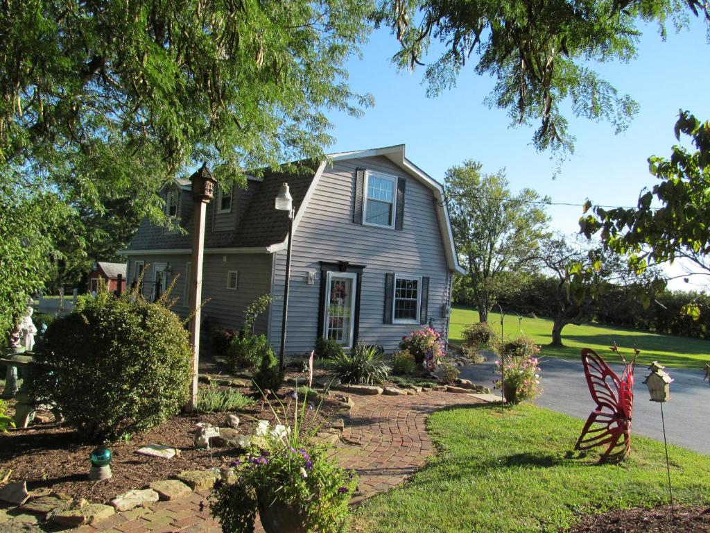 The Carriage House on Slope Hill - main image