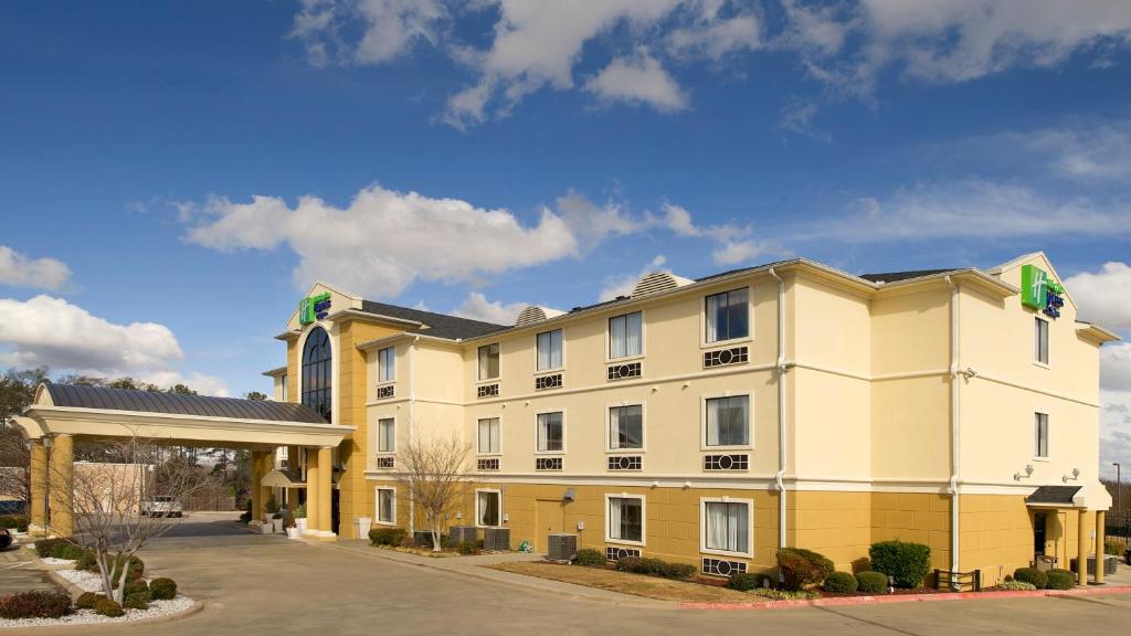 Holiday Inn Express Hotel & Suites Mount Pleasant an IHG Hotel - main image