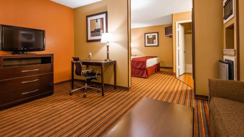 Best Western Mount Pleasant Inn - image 6