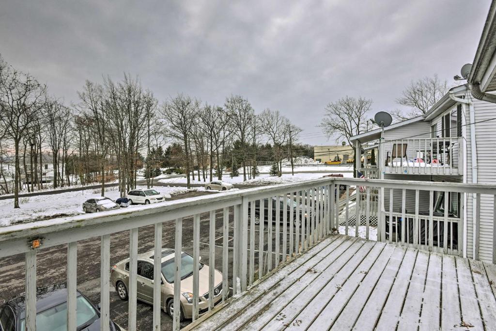 Mount Pocono Condo with Balcony - Near Mt Airy Casino - image 6