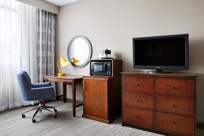 Hampton Inn & Suites Mt. Prospect - image 12