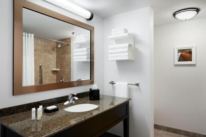 Hampton Inn & Suites Mt. Prospect - image 15