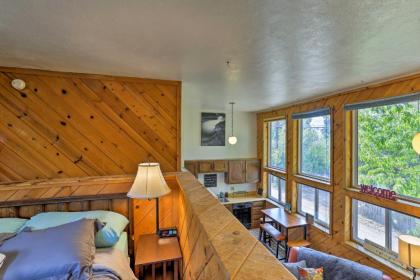 Cozy Studio Near Hiking and Skiing Walk to Downtown - image 11