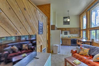 Cozy Studio Near Hiking and Skiing Walk to Downtown - image 13