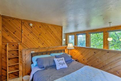 Cozy Studio Near Hiking and Skiing Walk to Downtown - image 5