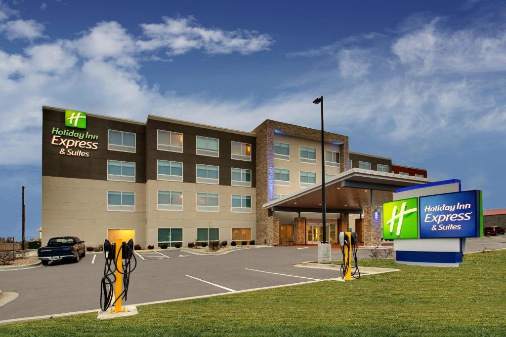 Holiday Inn Express & Suites Mt Sterling North an IHG Hotel - main image