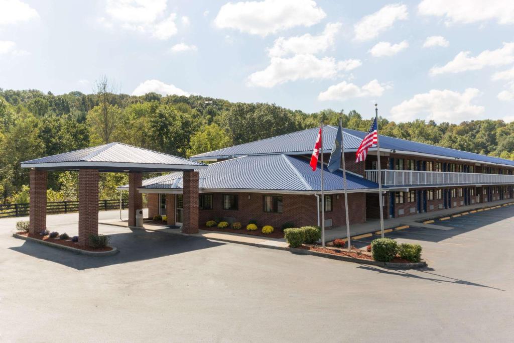 Days Inn by Wyndham Renfro Valley Mount Vernon - main image