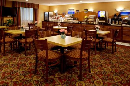 Holiday Inn Express Mt. Vernon an IHG Hotel - image 14