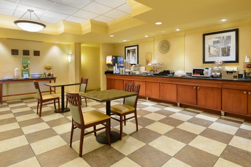 Hampton Inn Mt. Vernon - image 2