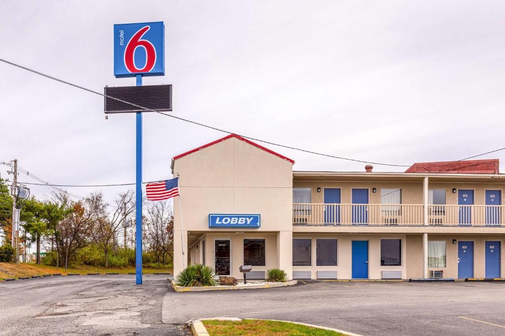 Motel 6-Mount Vernon IL - image 2