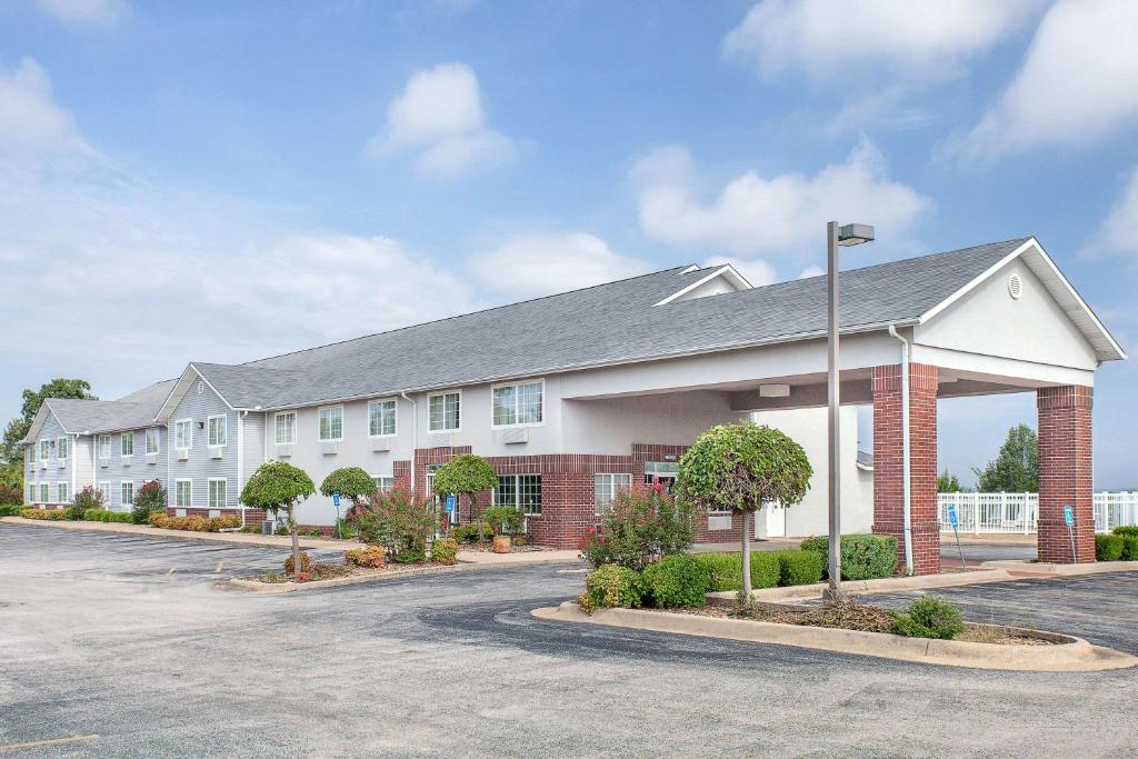 Days Inn by Wyndham Mountain Home - main image