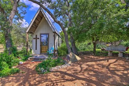 White Chapel Cozy Kerrville Cottage on 6 Acres mountain Home Texas