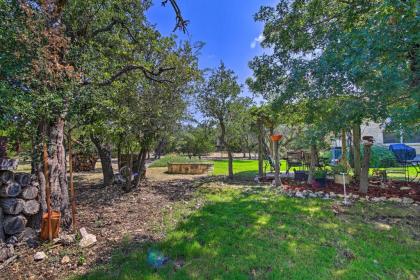 White Chapel Cozy Kerrville Cottage on 6 Acres! - image 7