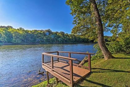 Riverside Hide-A-Way with Patio BBQ Fishing Pier - image 4