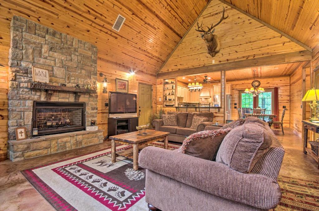 Spacious Family Home with Fire Pit on Norfork Lake! - image 4