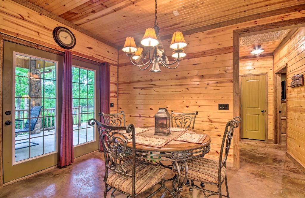 Spacious Family Home with Fire Pit on Norfork Lake! - image 6