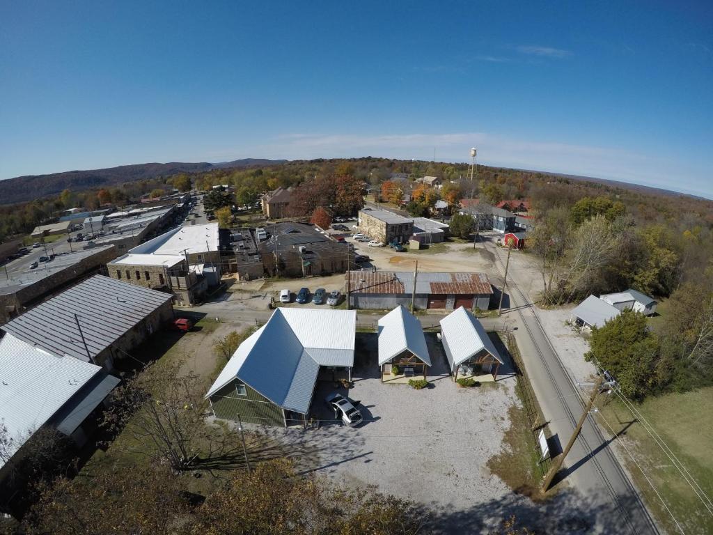 Knotty Squirrel Cabins - image 2