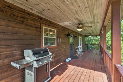 Creekside Hideaway Home with Fire Pit and Creek Access! - image 12