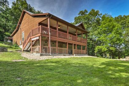 Creekside Hideaway Home with Fire Pit and Creek Access! - image 2