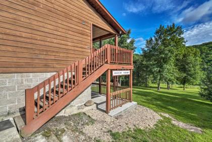 Creekside Hideaway Home with Fire Pit and Creek Access! - image 8