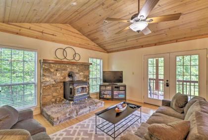 Creekside Hideaway Home with Fire Pit and Creek Access! - image 9