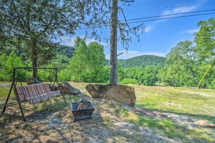 Rustic Mtn View Cabin - Walk to White River! - image 2